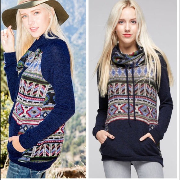Sweaters - •Aztec print sweater•