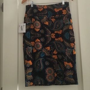 LuLaRoe Cassie Skirt Size M, NWT.