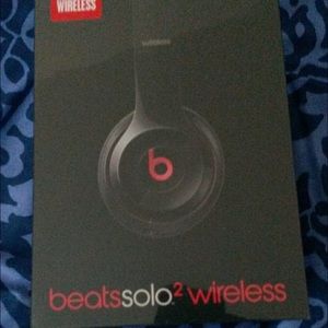 Beats Solo 2 Wireless Headphones Black NWT