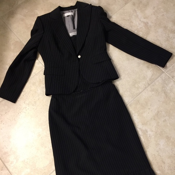 Tahari three piece suit