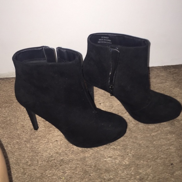 Cute Black velvet heels