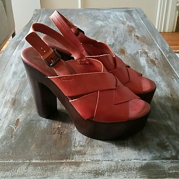 Platform Sandals - Picture 2 of 4