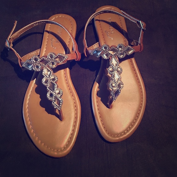 NWOT Sandals