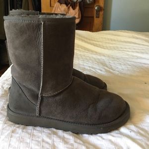 Gray short uggs