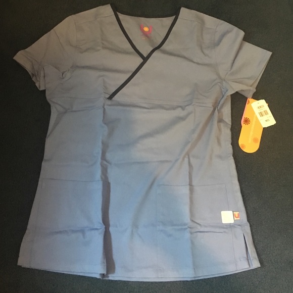 Scrub top - Picture 2 of 3