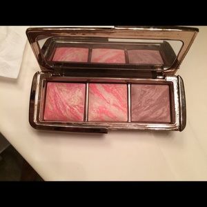 Hourglass Ambient Lighting Blush Palette