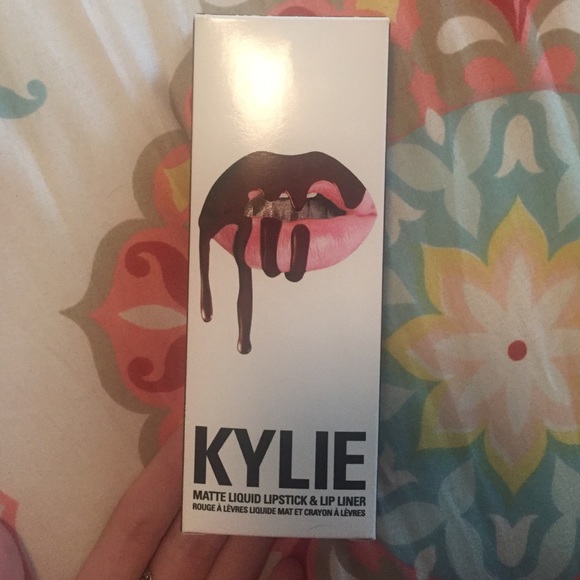 Kylie Leo lipkit