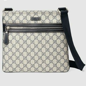 Gucci - GG Supreme Canvas Flat Messenger Bag