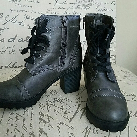 Rue 21 Wedge Boots Size 6/7 (small)