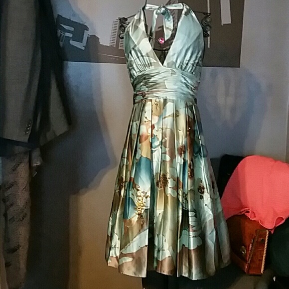 Adrianna Papell Dresses & Skirts - Gorgeous Adrianna Papell Silk Occasions Dress sz 4