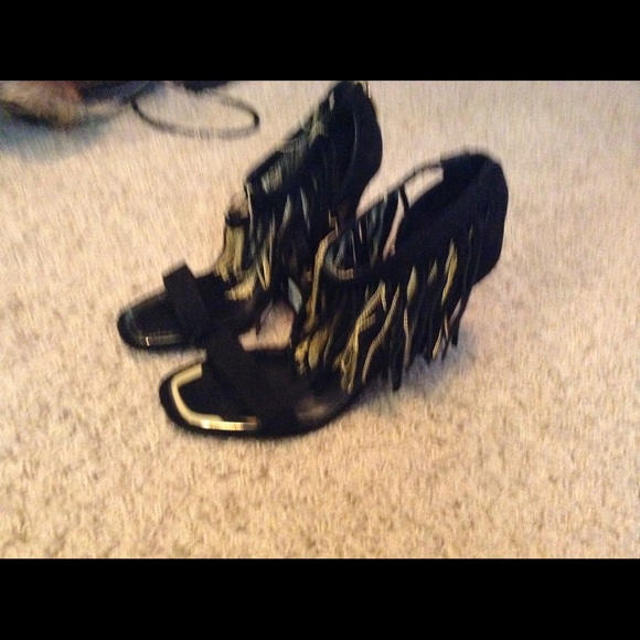 Black and Gold sexy heels - Picture 4 of 6