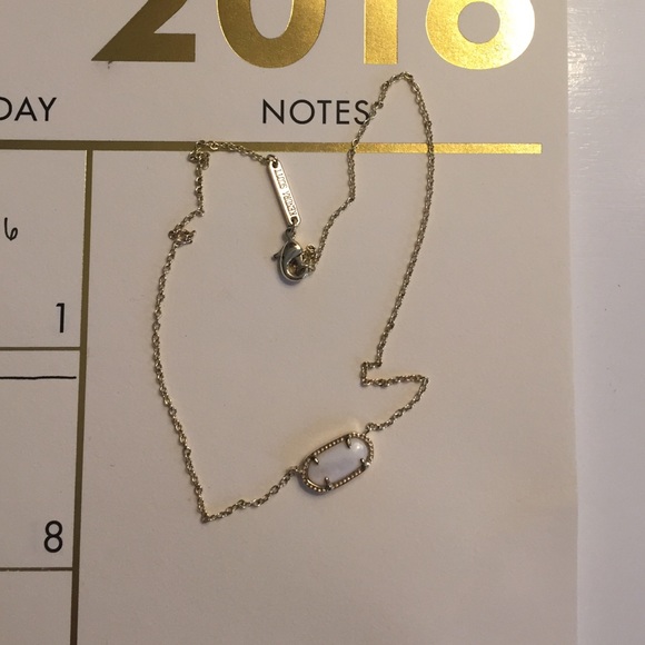 Kendra Scott Jewelry - Kendra Scott Elisa gold pendant necklace white