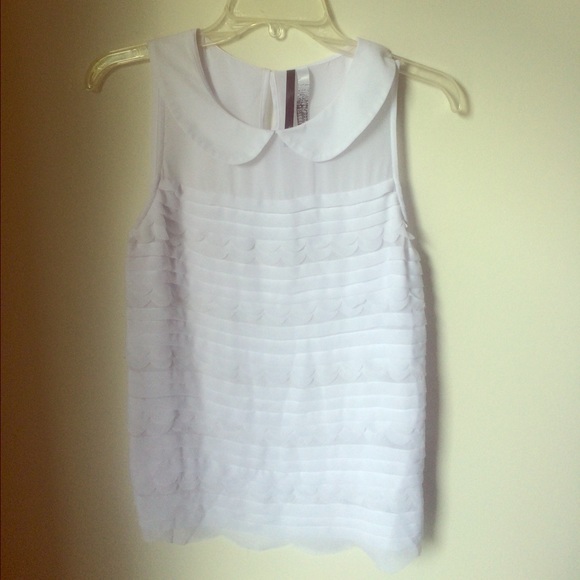 🔴Kensie White Scalloped Sleeveless Top
