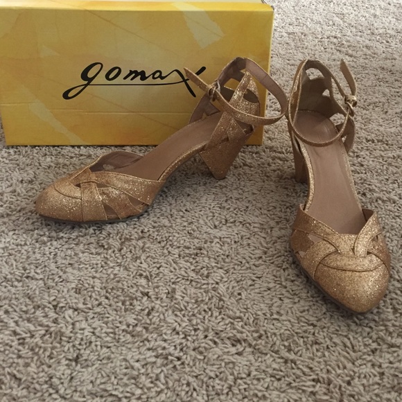Gomax Glittery Gold Heels