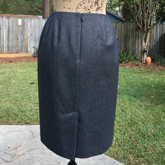 Lord & Taylor Petites Wool Skirt Size 4P - Picture 3 of 4