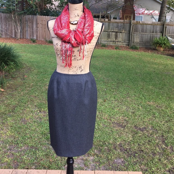 Lord & Taylor Petites Wool Skirt Size 4P - Picture 4 of 4