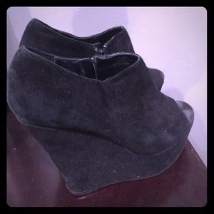 Steve Madden open toe suede wedge booties