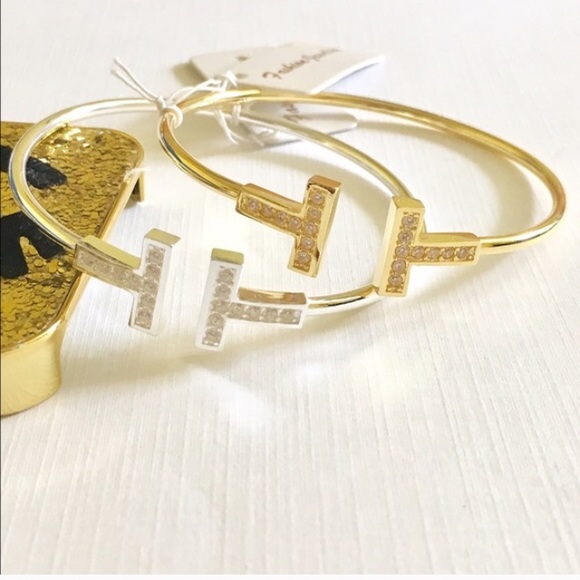 LAST ONE 💕Gold Rhinestone Line Bracelet - Picture 4 of 4