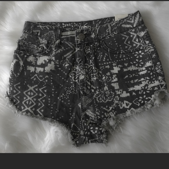 BDG Hish Rise Aztec Shorts - Picture 3 of 4