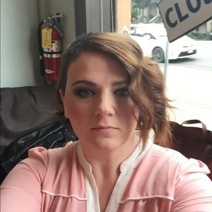 Meet your Posher, Elisa