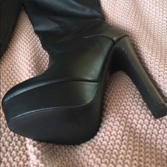 Colin Stewart heeled boots from Victoria's Secret - Picture 3 of 4