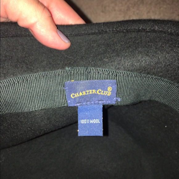 Winter hat with flower! - Picture 3 of 3