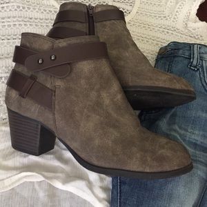 Brown low heel bootie