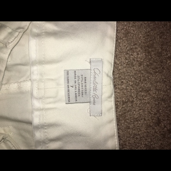 Hot white short! - Picture 3 of 3