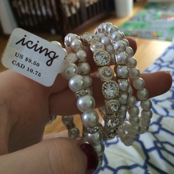 Icing pearl bracelets