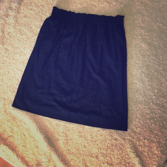 Navy blue skirt with pockets