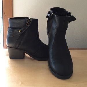Qupid black ankle boots