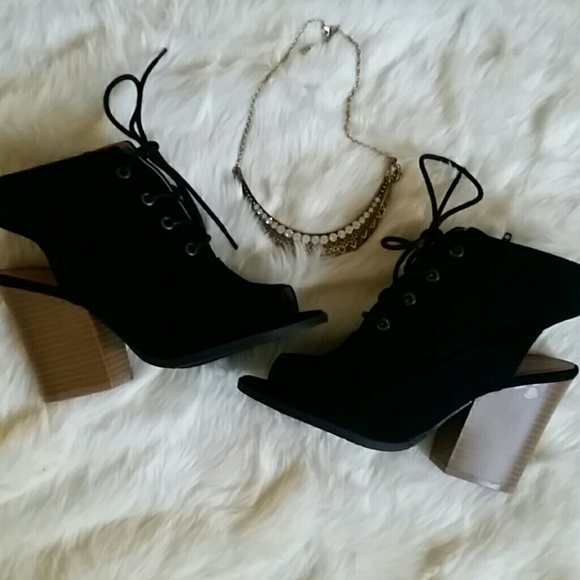 Shoes - LAST PAIR! 🎉2XHP Best in Gifts 11/10🎉