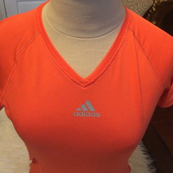 Adidas top🔴 - Picture 2 of 3