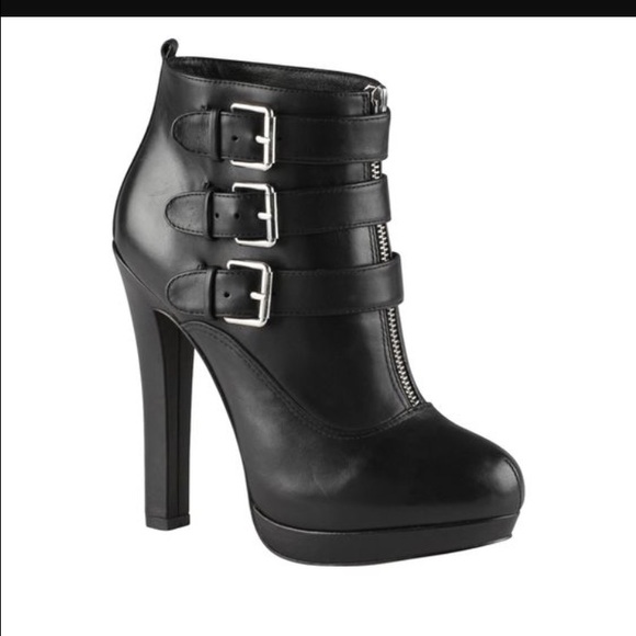 BLACK LEATHER BOOTIES