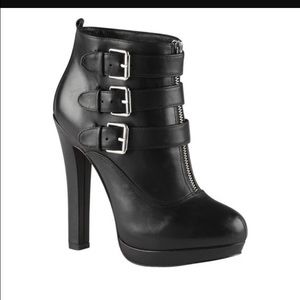 BLACK LEATHER BOOTIES