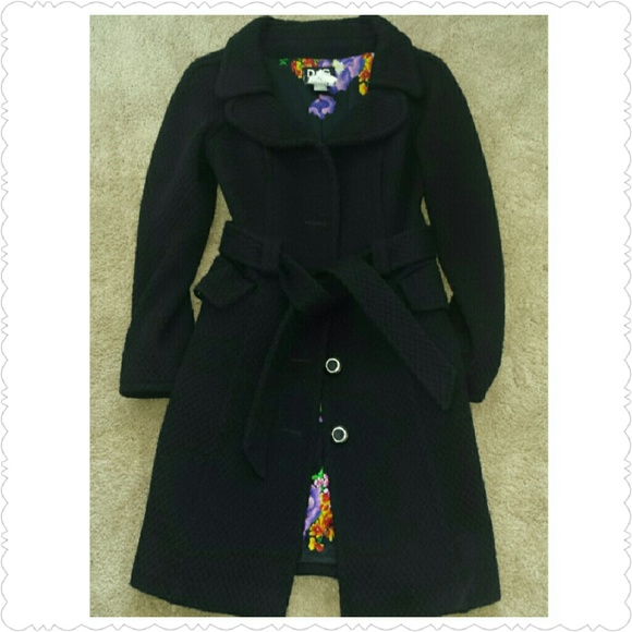 ๐ Dolce & Gabbana Amazing Black Coat - Picture 2 of 4