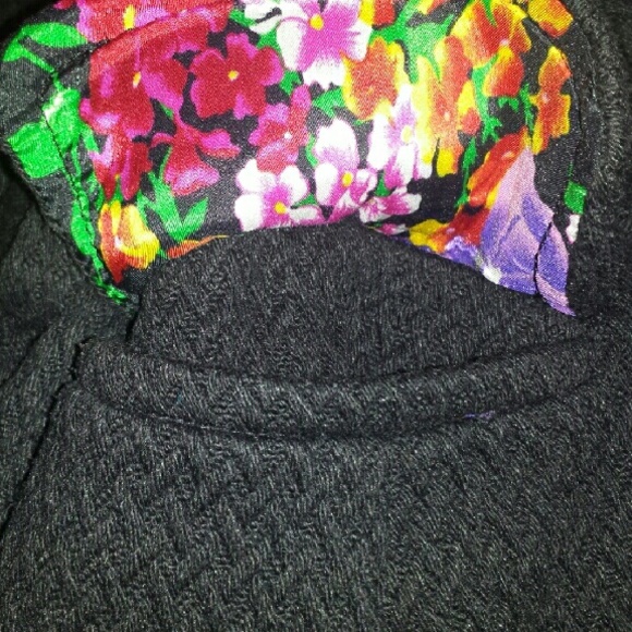 ๐ Dolce & Gabbana Amazing Black Coat - Picture 3 of 4