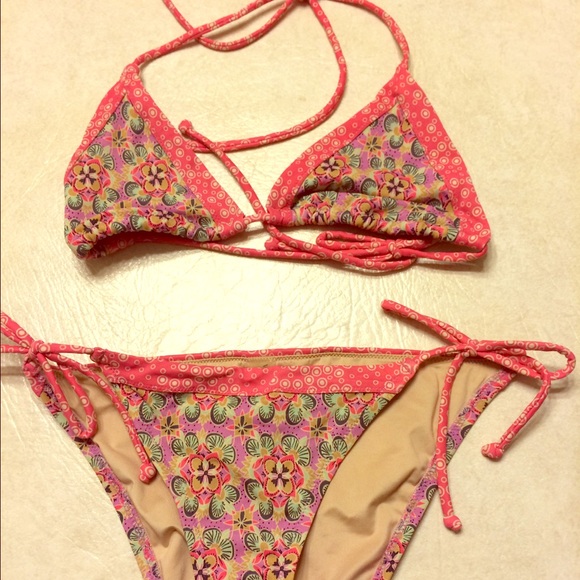 2 piece bikini top S, bottom XS. 😎💅🏻