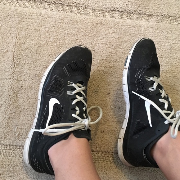 Women's black nikes