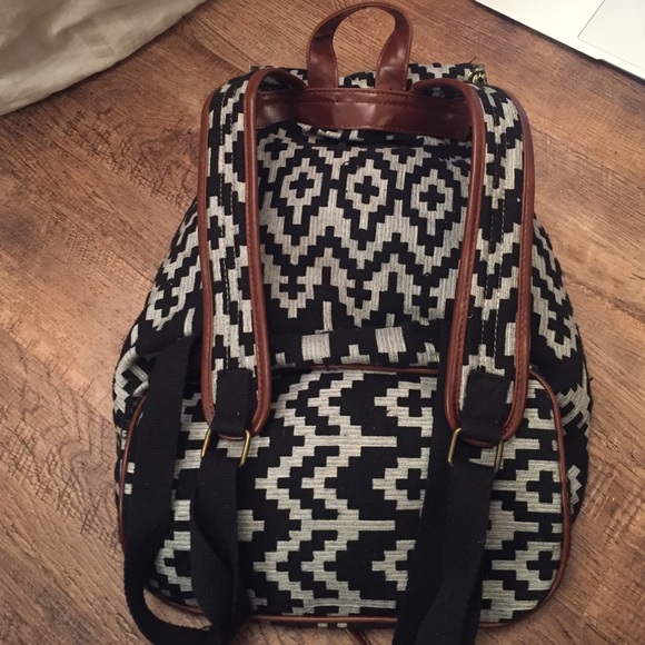 Aztec Backpack - Picture 4 of 4