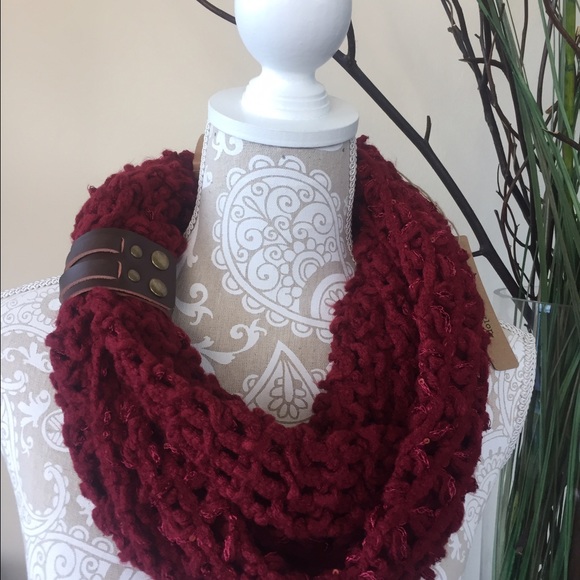 NWT Justin & Taylor Infinity Scarf w Cuff