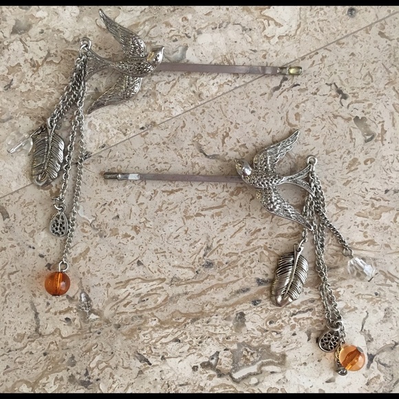 Silver swallow hair clips