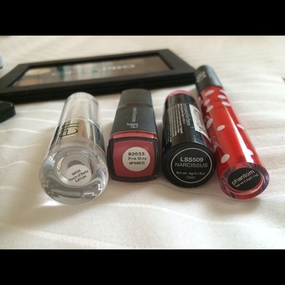 ~~SOLD~~ Makeup bundle!! - Picture 3 of 4