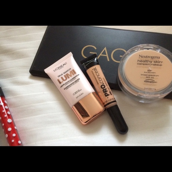 ~~SOLD~~ Makeup bundle!! - Picture 4 of 4