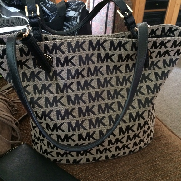Michael kors tote