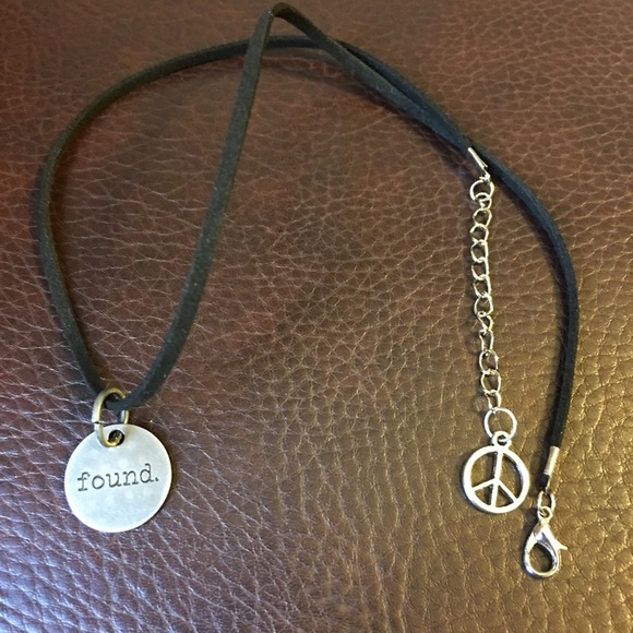 Found Black Velvet Necklace - Picture 3 of 3