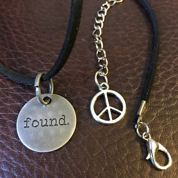 Found Black Velvet Necklace - Picture 2 of 3