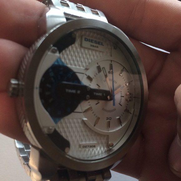 Diesel 3-bar dual time read watch