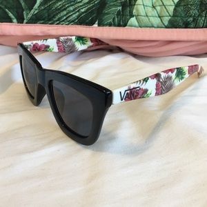Vans sunglasses 😎