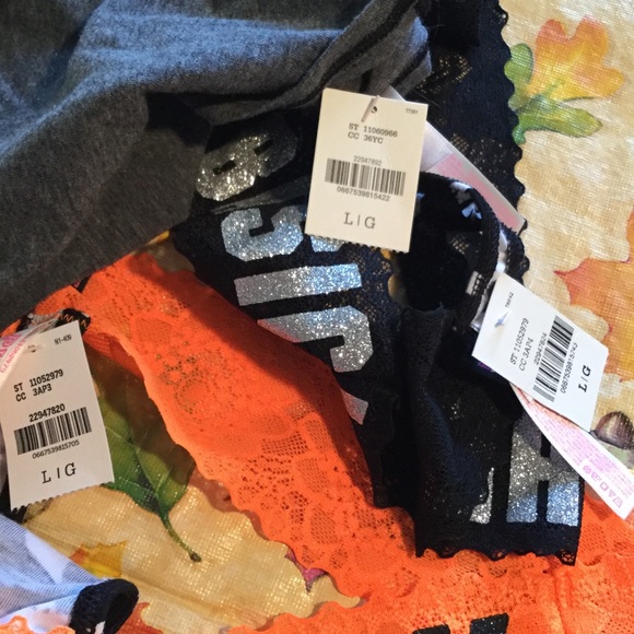 SOLD BNWT VS PINK PANTY BUNDLE OF 3 - Picture 3 of 3